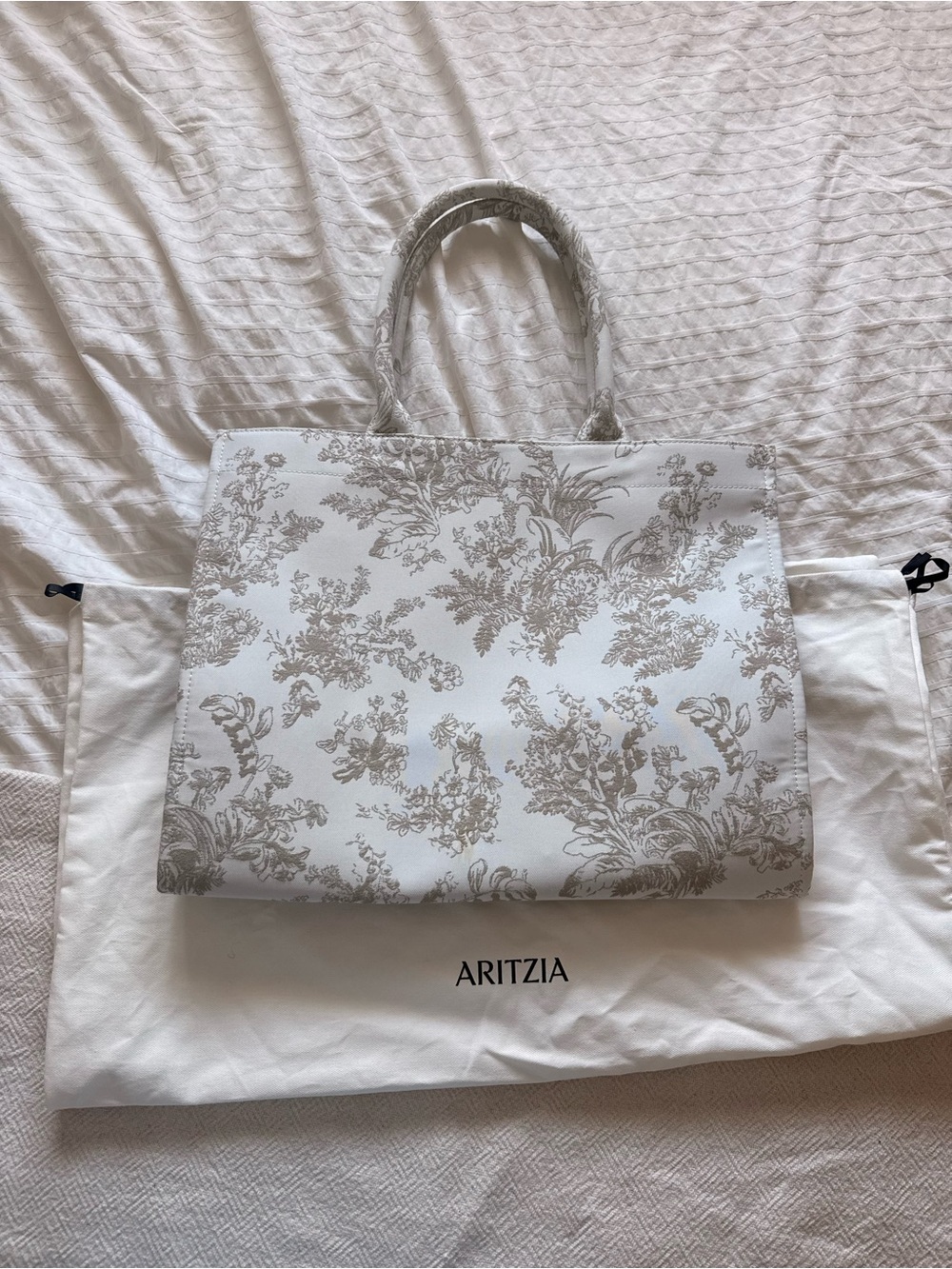 Aritzia Keep Tote Bag